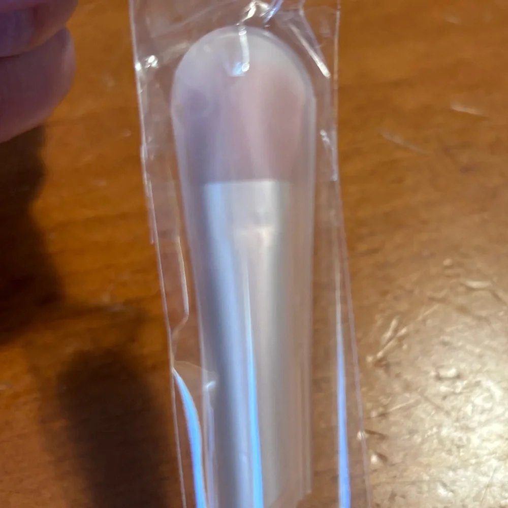 Fenty Beauty Plush Eyeshadow Brush 240